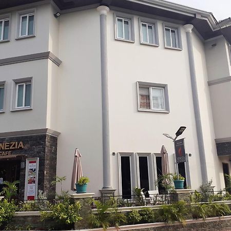 Venezia Suites Hotel Iloilo Extérieur photo