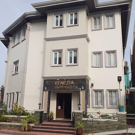 Venezia Suites Hotel Iloilo Extérieur photo