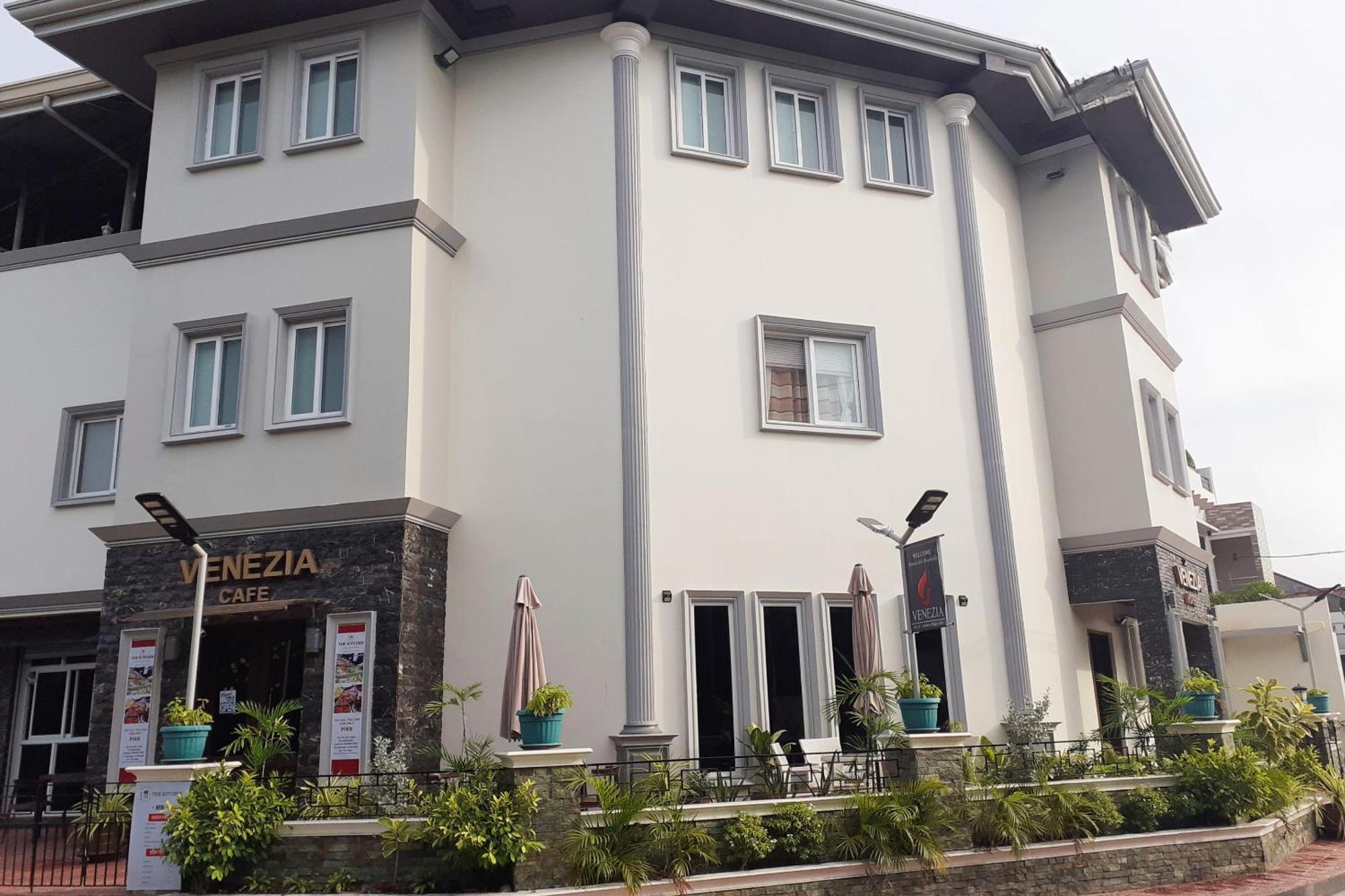Venezia Suites Hotel Iloilo Extérieur photo