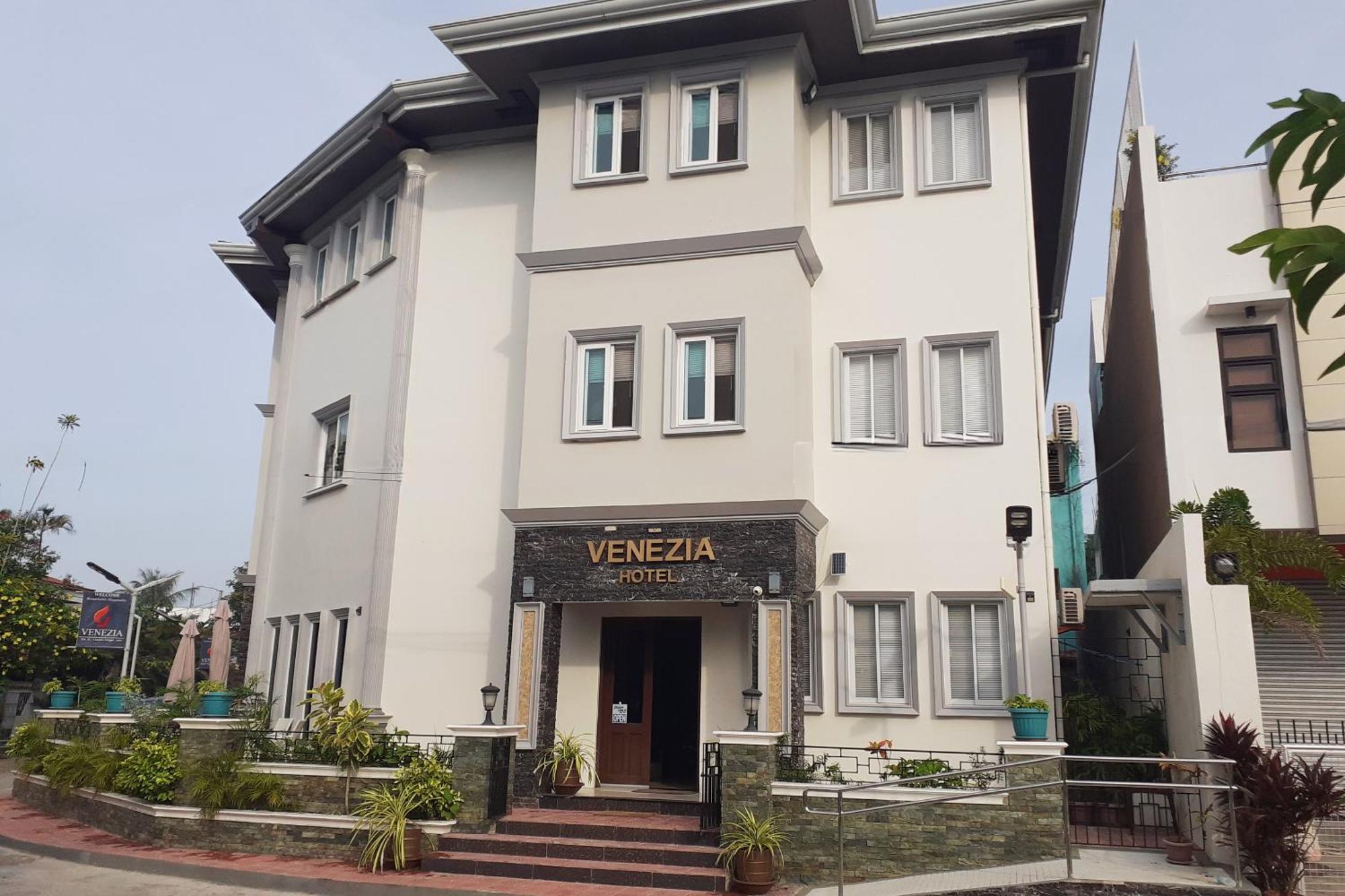 Venezia Suites Hotel Iloilo Extérieur photo