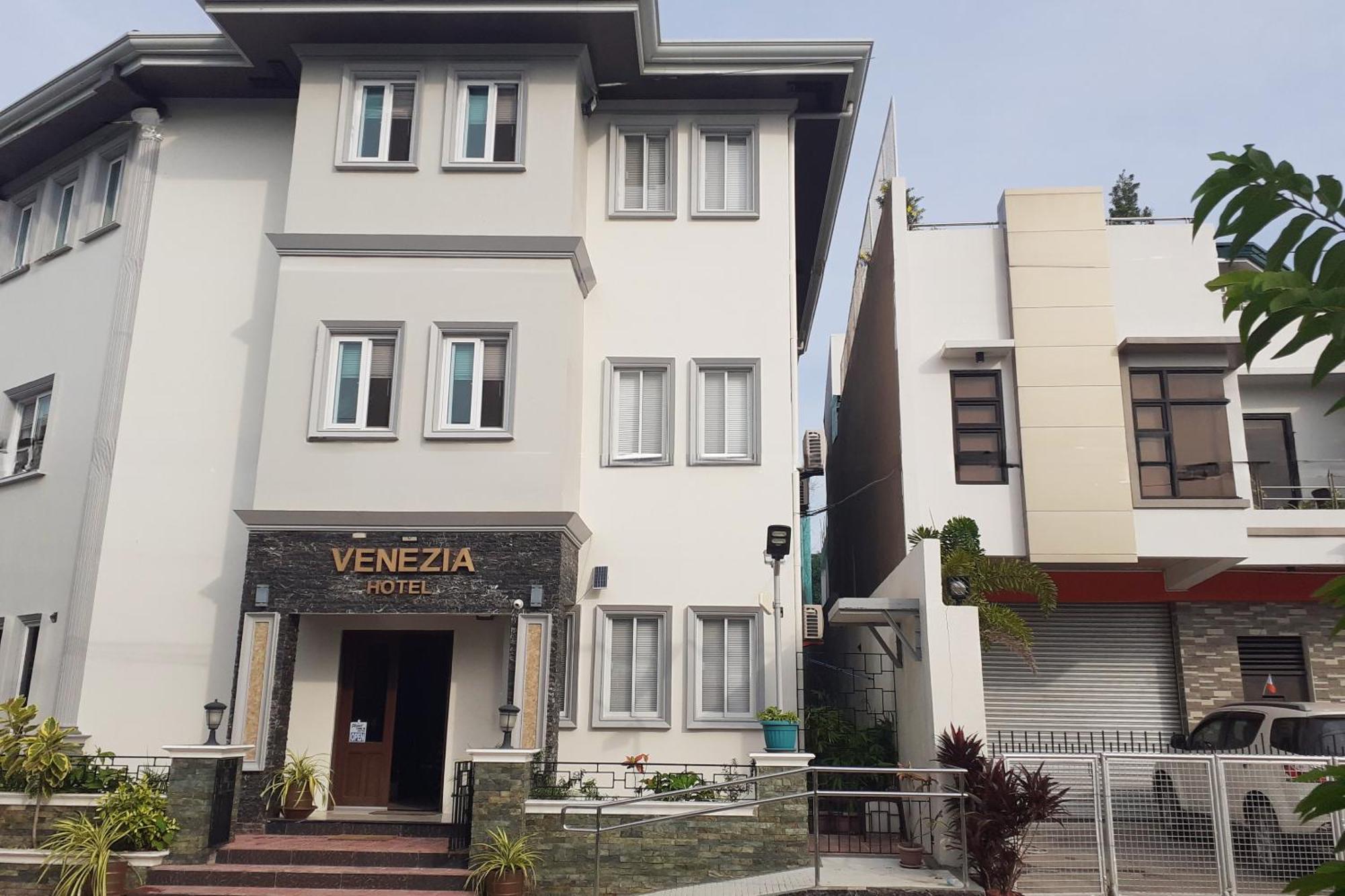 Venezia Suites Hotel Iloilo Extérieur photo