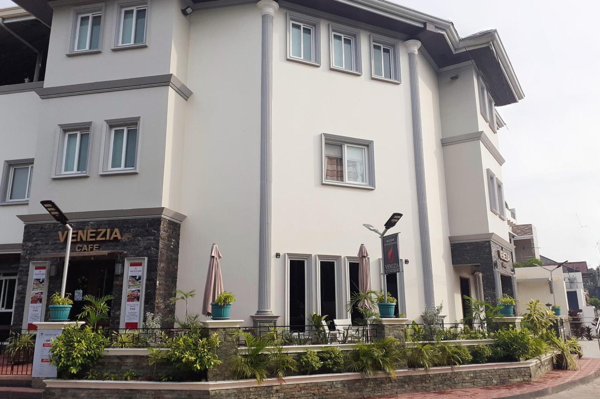 Venezia Suites Hotel Iloilo Extérieur photo