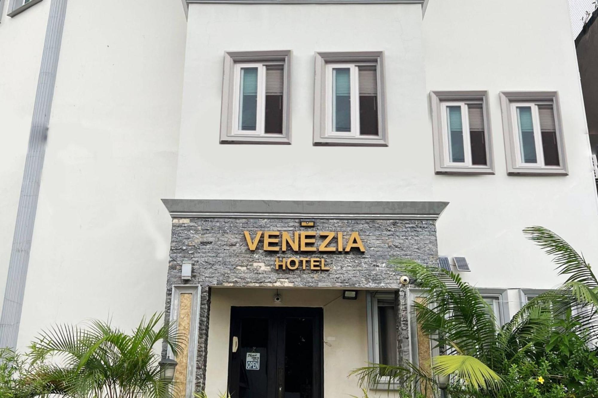 Venezia Suites Hotel Iloilo Extérieur photo