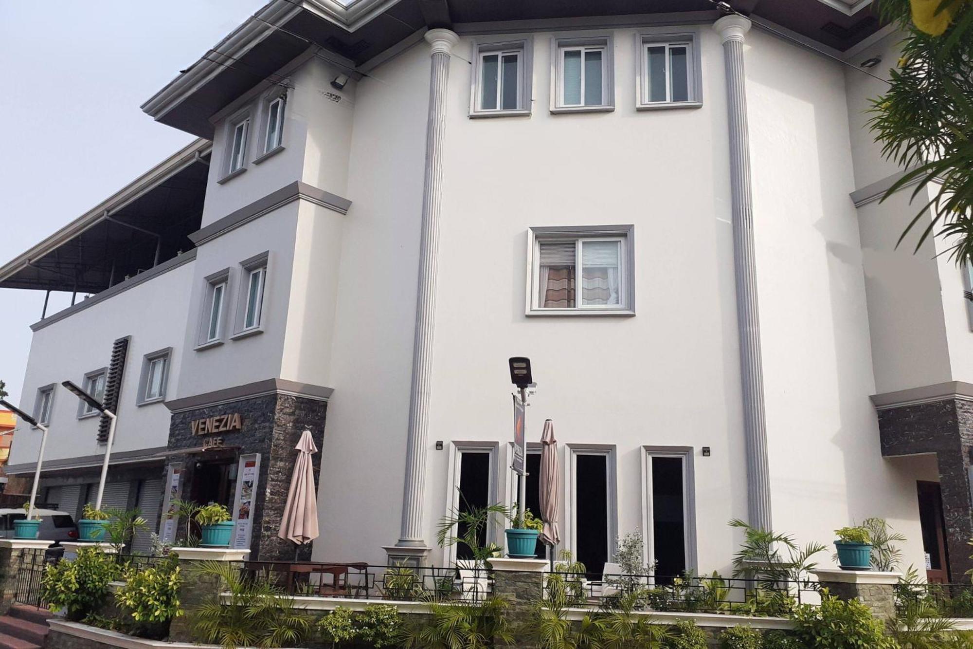 Venezia Suites Hotel Iloilo Extérieur photo