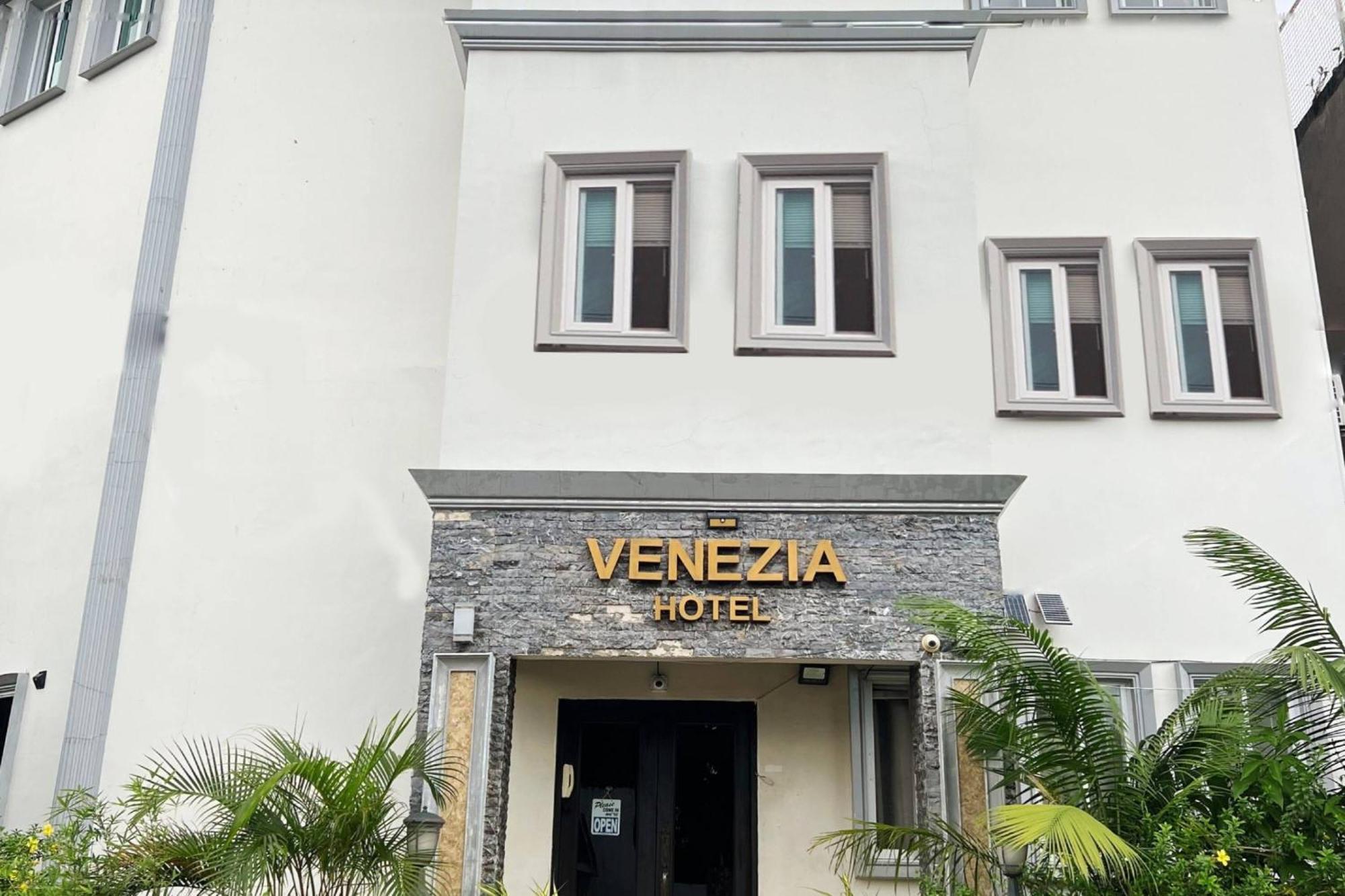 Venezia Suites Hotel Iloilo Extérieur photo
